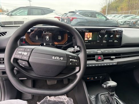 New 2025 Kia K4 LXS image 13