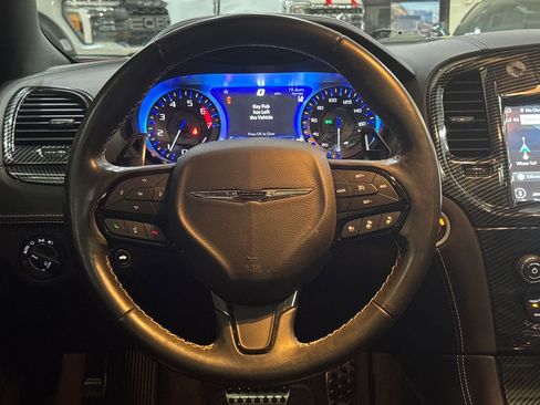 Used 2023 Chrysler 300 C image 17
