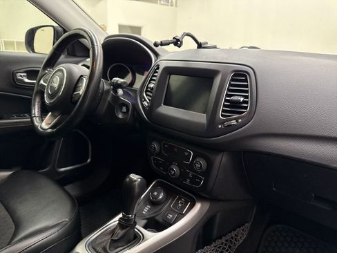 Used 2020 Jeep Compass Latitude w/ Cold Weather Group AWD/4WD image 23