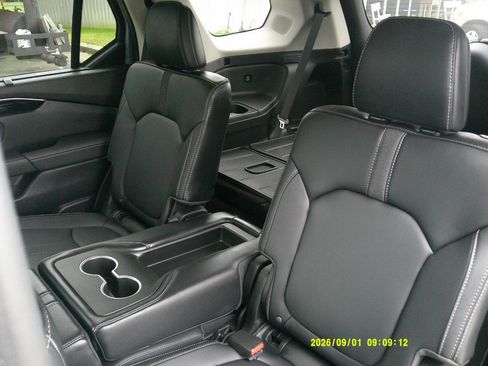 Used 2023 Honda Pilot Touring image 13