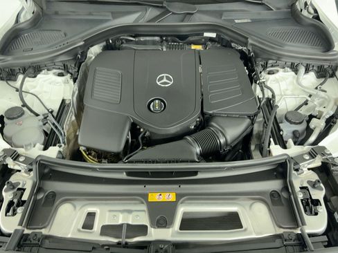 Certified 2025 Mercedes-Benz GLC 300 image 32