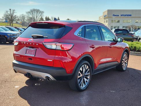 Used 2020 Ford Escape Titanium image 4