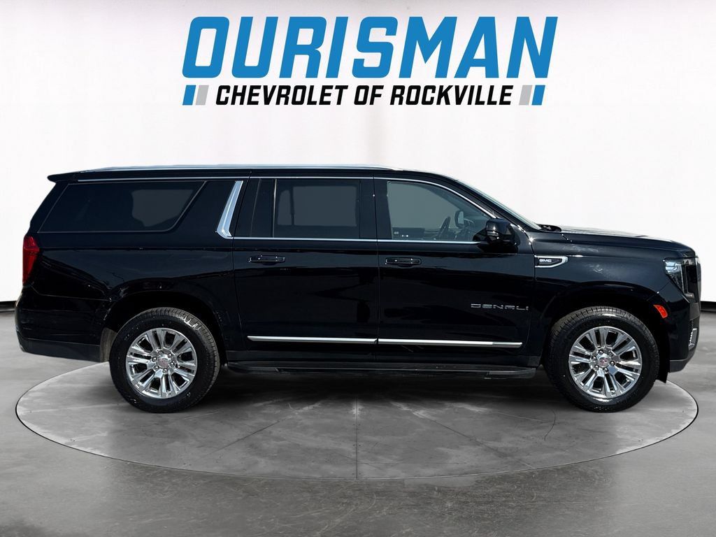 Used 2022 GMC Yukon XL Denali AWD/4WD image 7