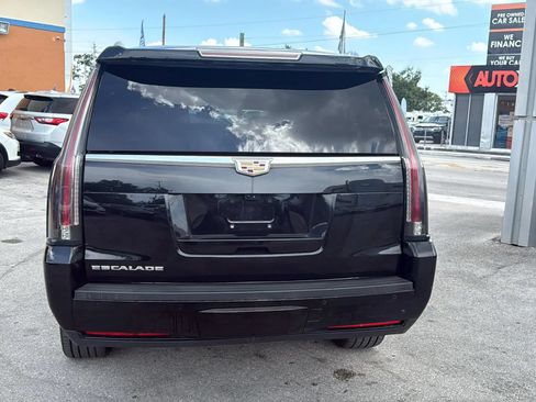 Used 2020 Cadillac Escalade ESV Luxury AWD/4WD image 4