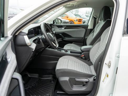 Used 2025 Volkswagen Tiguan S AWD/4WD image 12