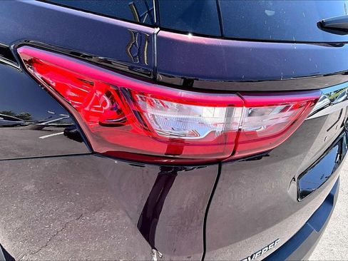 Used 2018 Chevrolet Traverse LT FWD image 25