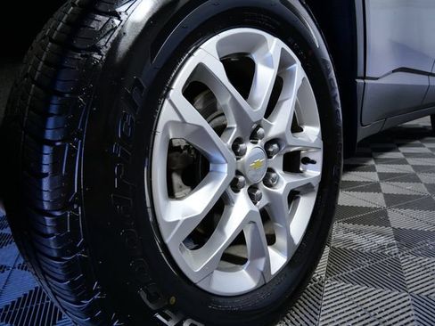 Used 2020 Chevrolet Traverse LT w/ Driver Confidence II Package AWD/4WD image 8