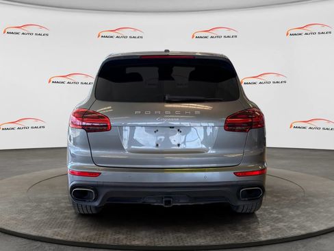 Used 2016 Porsche Cayenne w/ Premium Package Plus AWD/4WD image 46