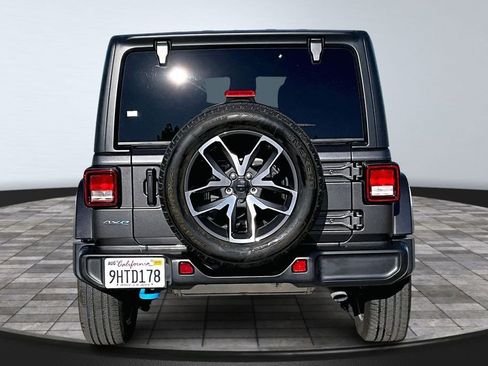 Used 2024 Jeep Wrangler Unlimited image 23