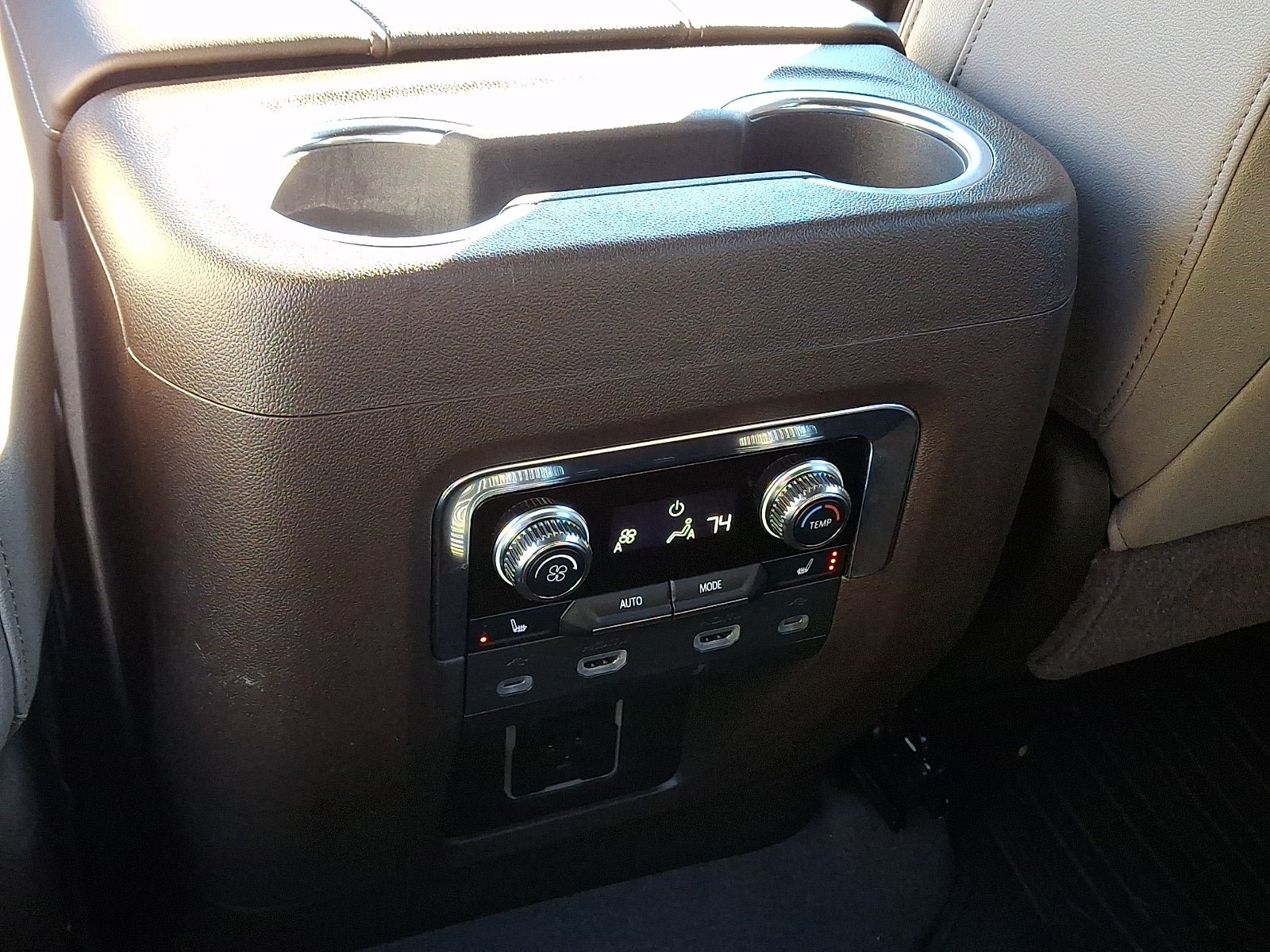 Used 2021 GMC Yukon SLT w/ Rear Media and Nav Package AWD/4WD image 11