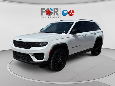 Used 2023 Jeep Grand Cherokee Altitude RWD image 1