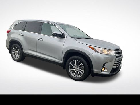 Used 2019 Toyota Highlander XLE AWD/4WD image 22