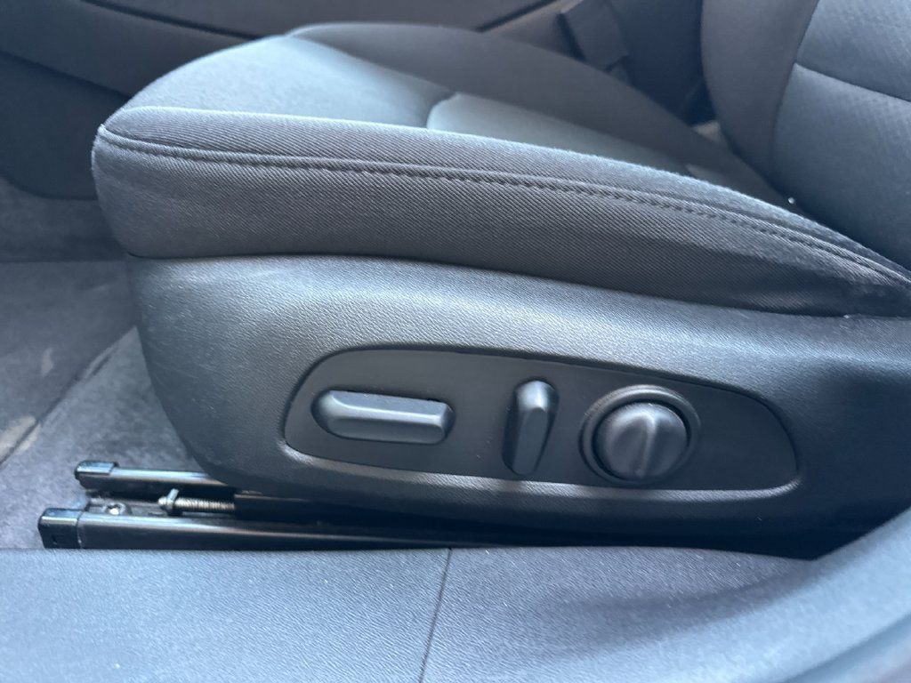 Used 2023 Chevrolet Malibu LT FWD image 13
