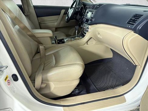Used 2013 Toyota Highlander Plus FWD image 13