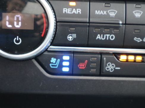 Used 2021 Ford Expedition XLT AWD/4WD image 23