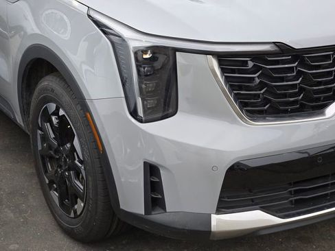 Certified 2024 Kia Sorento S FWD image 4