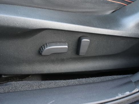 Used 2018 Subaru Crosstrek 2.0i Limited image 16