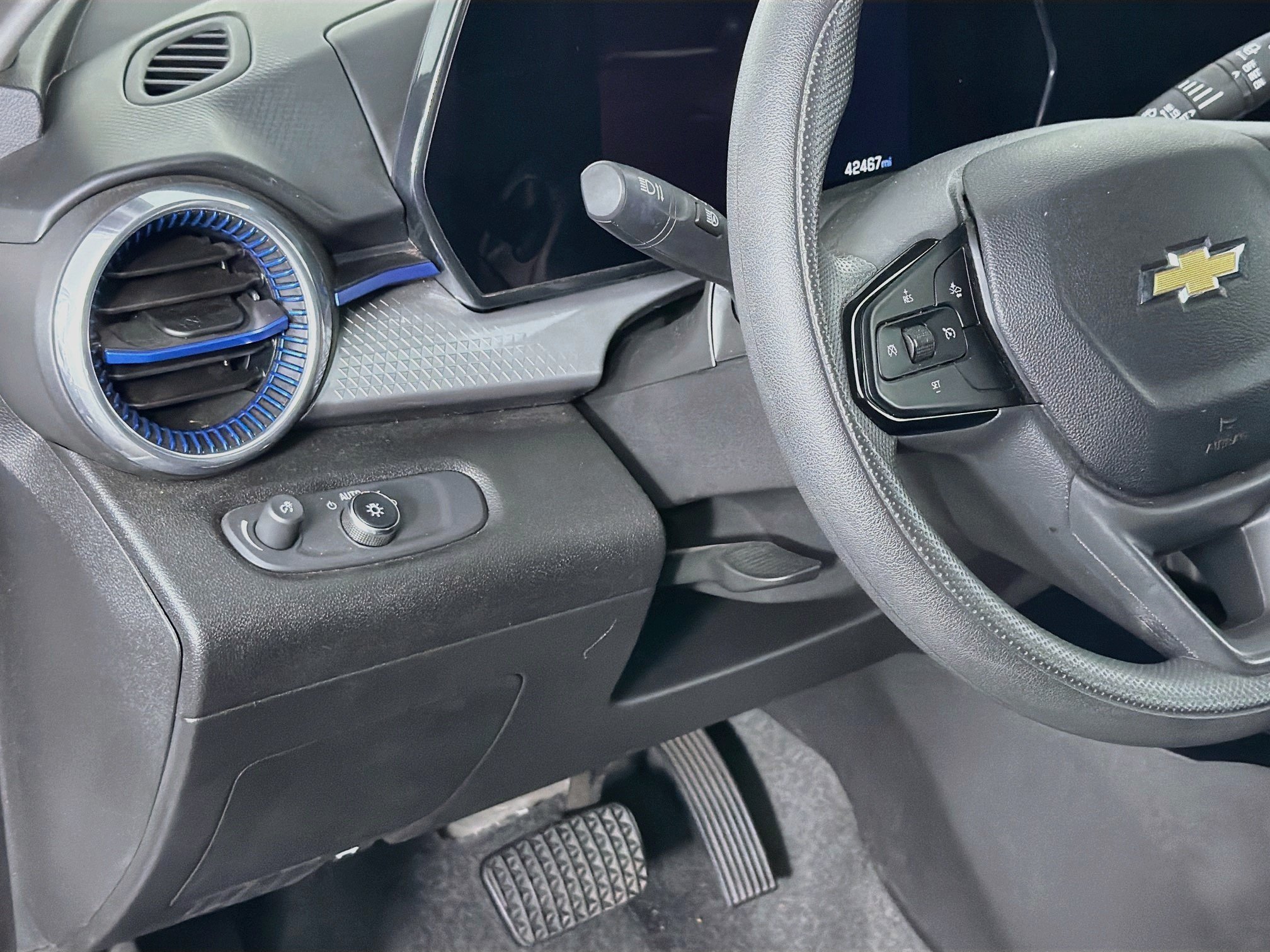 Used 2025 Chevrolet Trax LT FWD image 16