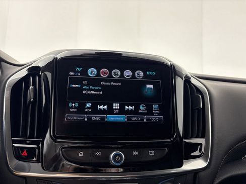 Used 2018 Chevrolet Traverse Premier w/ Driver Confidence II Package FWD image 31