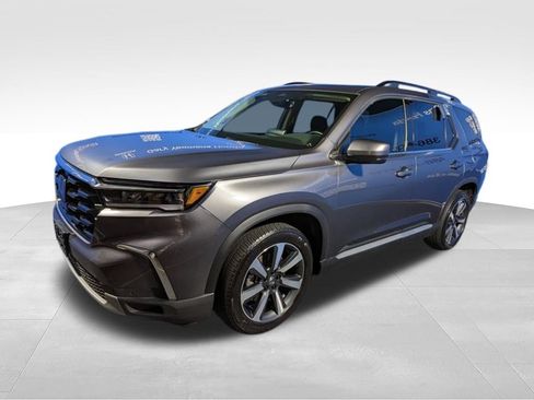 Certified 2024 Honda Pilot Touring image 8