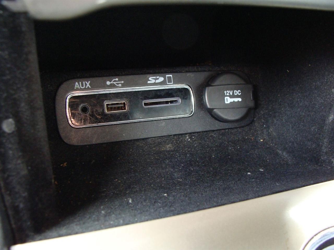 Used 2014 Jeep Grand Cherokee Overland AWD/4WD image 26