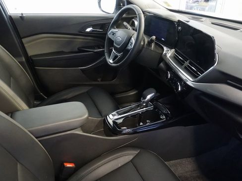 Used 2025 Chevrolet Trax ACTIV w/ Sunroof Package image 27