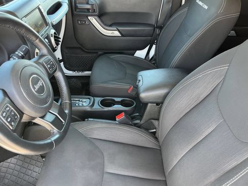 Used 2017 Jeep Wrangler Unlimited Rubicon w/ Cold Weather Group AWD/4WD image 17