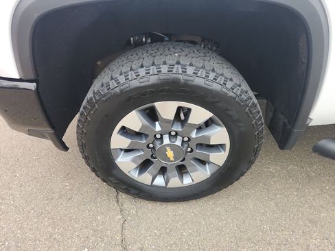 Used 2023 Chevrolet Silverado 2500 Custom w/ Custom Value Package image 39