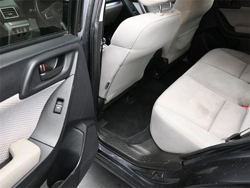 Used 2017 Subaru Forester 2.5i Premium image 15
