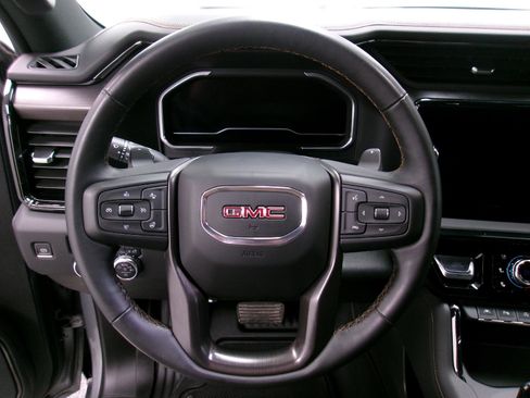 Used 2024 GMC Sierra 1500 AT4 image 7