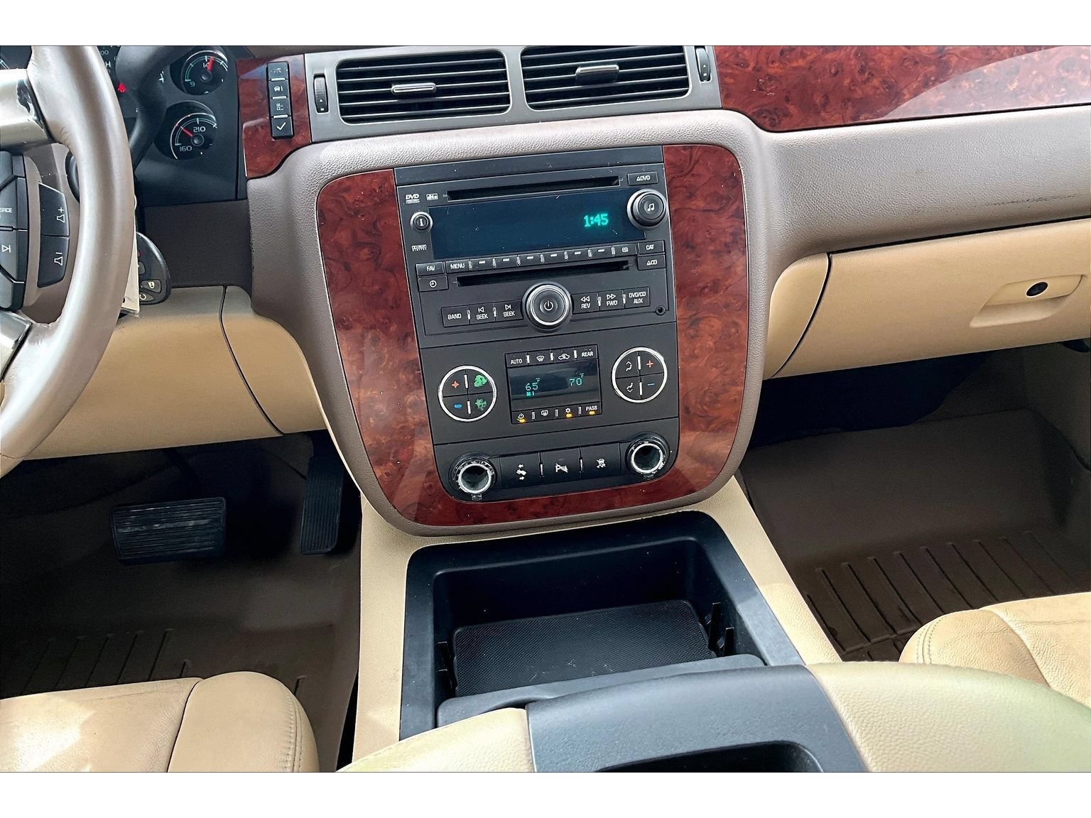 Used 2010 Chevrolet Suburban LT AWD/4WD image 9