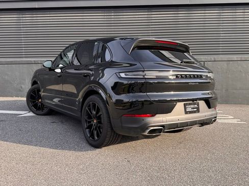 Certified 2025 Porsche Cayenne image 3