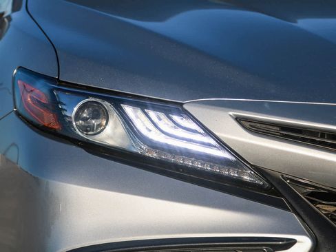 Used 2023 Toyota Camry XSE image 4