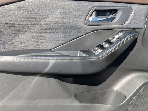 Used 2023 Nissan Rogue SV image 11