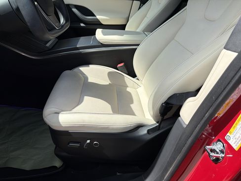 Used 2022 Tesla Model X Plaid image 3