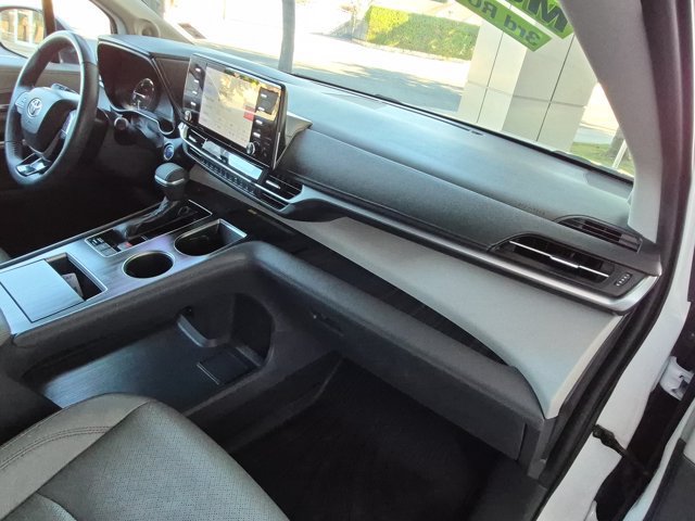 Used 2022 Toyota Sienna Limited AWD/4WD image 6