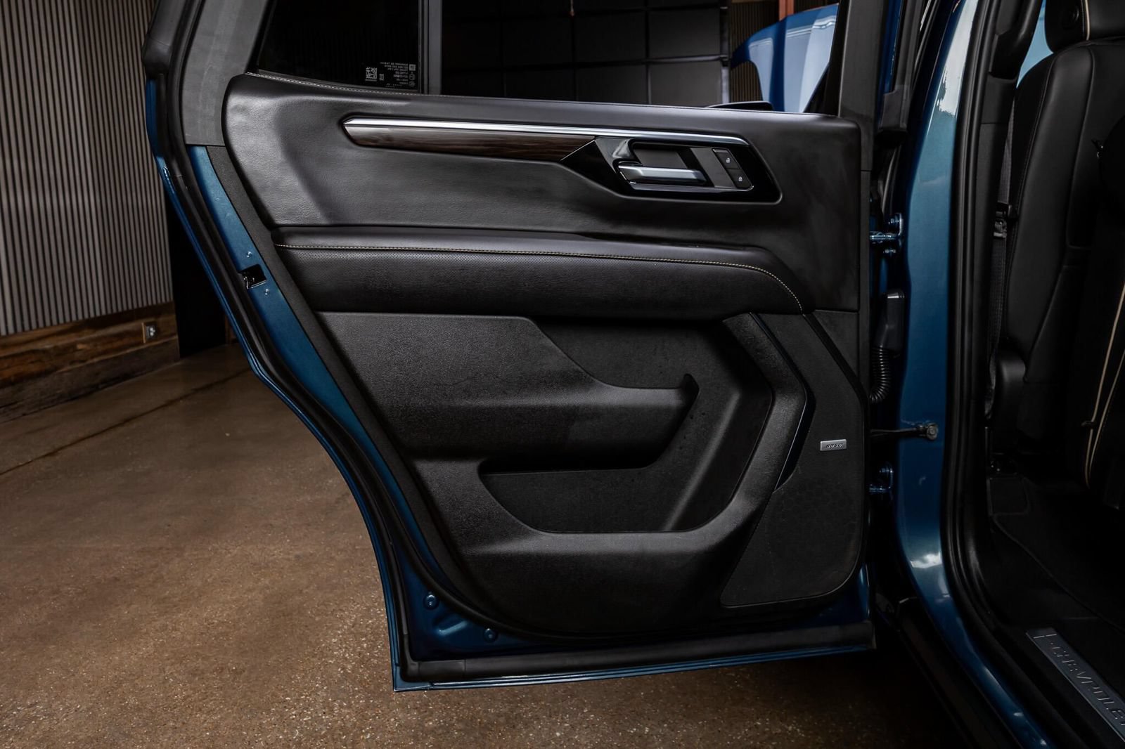 Used 2025 Chevrolet Tahoe Premier AWD/4WD image 41