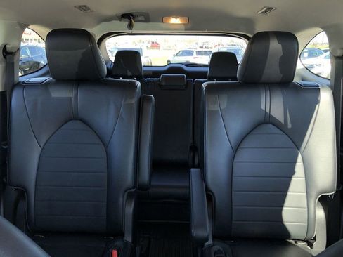 Used 2023 Toyota Highlander XLE AWD/4WD image 13
