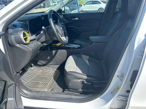 Used 2024 Chevrolet Trax LT w/ Driver Confidence Package FWD image 5