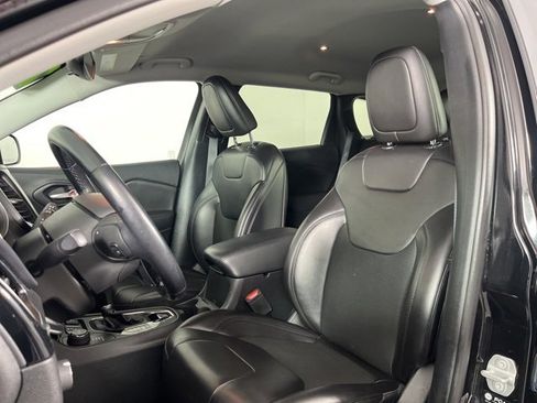 Used 2021 Jeep Cherokee Latitude Plus image 4