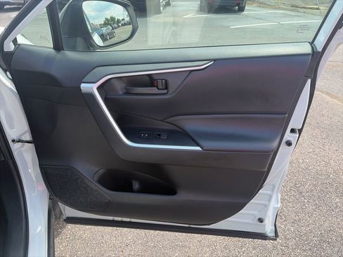 Used 2020 Toyota RAV4 LE FWD image 25