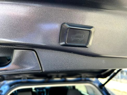 Used 2020 Toyota RAV4 XLE image 18