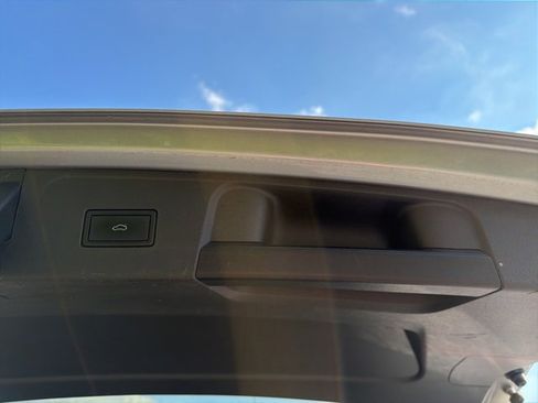 Used 2021 Volkswagen Atlas SE image 32