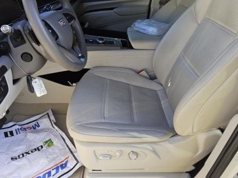 Used 2022 Cadillac Escalade Premium Luxury Platinum image 4