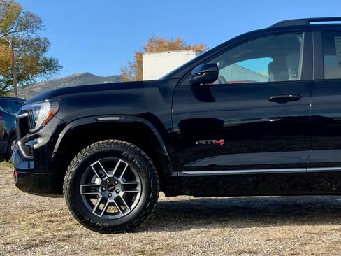 New 2026 GMC Terrain AT4 w/ LPO, Black Badging Package image 10