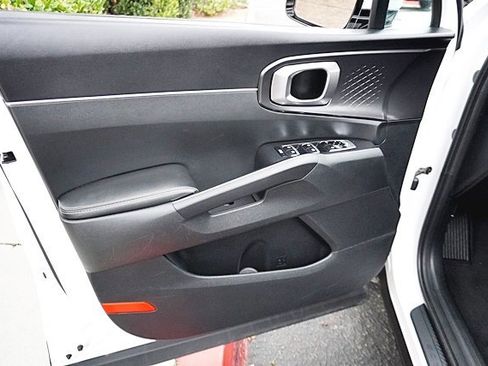 Used 2024 Kia Sorento S image 22