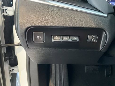 Used 2024 Buick Enclave Premium image 8