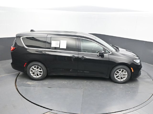 Used 2025 Chrysler Pacifica Select FWD image 51