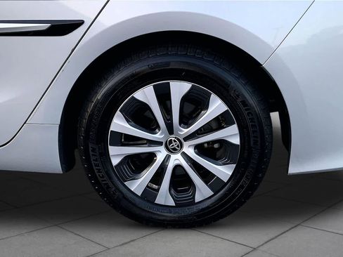 Used 2021 Toyota Prius Prime XLE FWD image 11