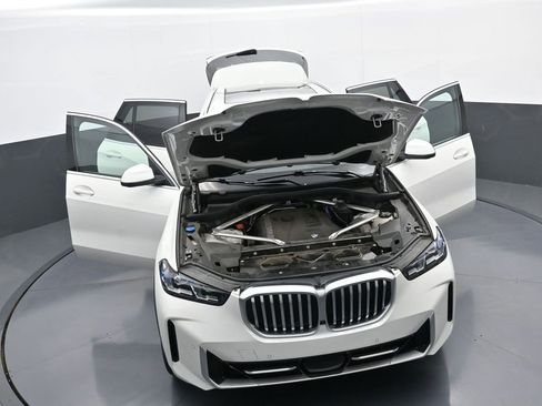 Used 2024 BMW X5 xDrive40i w/ Premium Package image 39